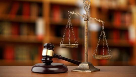 E lëviz politika kandarin?