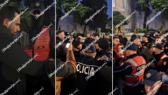 Lapaj humb ndjenjat para Kryeministrisë! Përplasje mes protestuesve dhe policisë, blutë tentuan të sekuestronin gjeneratorin e sjellë nga emigranti shqiptar