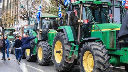 Greqi/ Fermerët refuzojnë takimin me Mitsotakis, i dërgojnë një listë kërkesash qeverisë