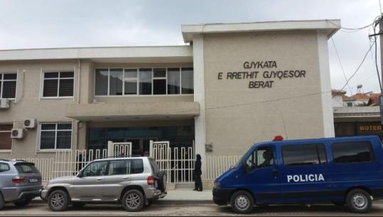 Mbante në shtëpi materiale sekrete, ish-kreu i SHISH në Berat dënohet me 2 vite burg, lihet në ‘shërbim prove’ i biri! Organizonte lojëra fati