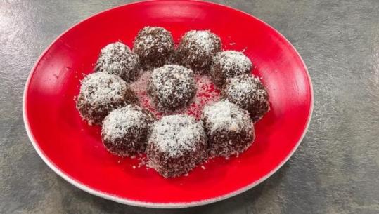 Bombone Çokollate shtëpie nga zonja Albana