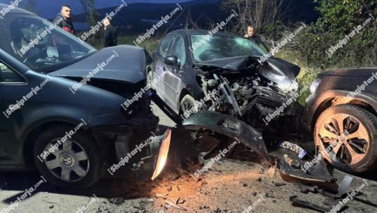 Aksident i trefishtë në aksin Shupenzë–Maqellarë, shoferi i ‘Audit’ transportohet në spital në gjendje të rëndë