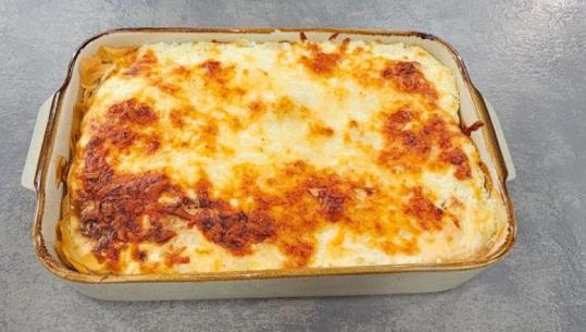 Patate në furrë me krem dhe djathë nga zonja Albana