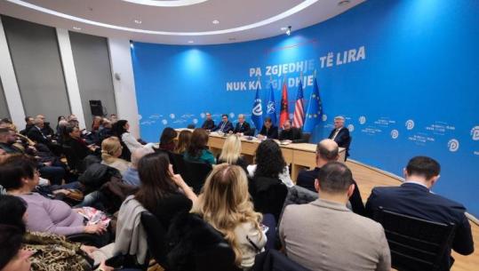 Berisha me një grusht militantësh në protesta: Kemi treguar ‘muskujt’, por s’kemi bërë mjaftueshëm për rrëzimin e Ramës! Duhen greva e demonstrata  