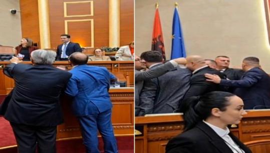 Opozita kaos në Kuvend, zaptojnë karriget e kabinetit! Berisha live u jep urdhra “të vetëve”: Ngjituni lart