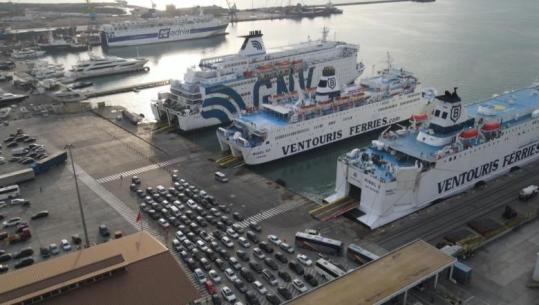  “Festat në Shqipëri”, emigrantë dhe turistë popullojnë Portin e Durrësit! Tragetet nisin lundrimet e dyfishta! Kapiteni presim rritje me 10 për qind