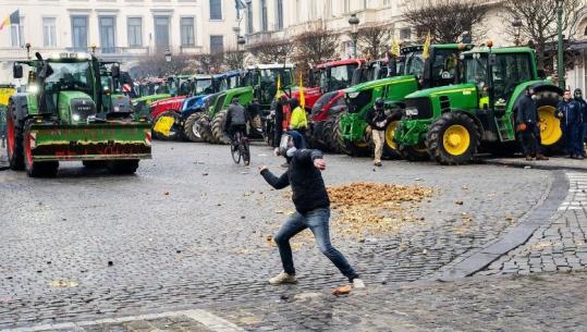 Protesta e fermerëve europianë, kaos dhe përplasje me policinë në Bruksel