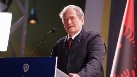 Berisha foltore në Kurbin: Balluku 300 apartamente dhe dy jahte me paratë e vjedhura! Rama armik i shqiptarëve, me të s'ka zgjedhje të lira