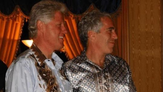 Foto nga pishina dhe një vajzë në prehrin e tij, si u vunë Bill Clinton dhe jeta e tij intime në qendër të skandalit Epstein