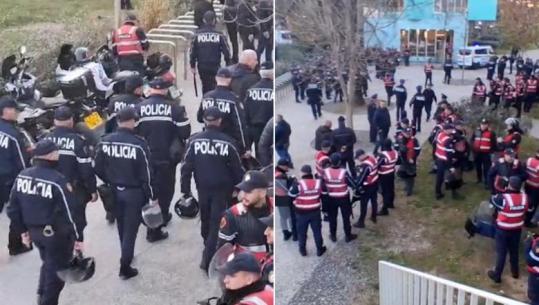 Qindra policisë zbarkojnë pranë Kryeministrisë për shkak të protestës së Partisë Demokratike (VIDEO)