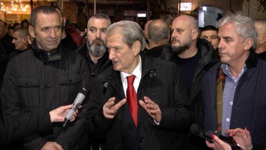 Salianji mori pjesë në protestë, Berisha: Çdokush është i mirëpritur, kjo do të jetë betejë që s’do të ndalet 