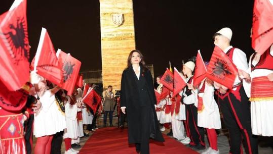 Spiropali nderime te monumenti i heroit kombëtar Gjergj Kastriot Skënderbeu në Shkupin e vjetër: Simbol i qëndresës, dinjitetit dhe shpirtit europian