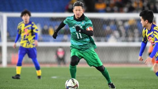 Kazuyoshi Miura nuk ndalet, futbollisti 58-vjeçar firmos me skuadrën e re japoneze