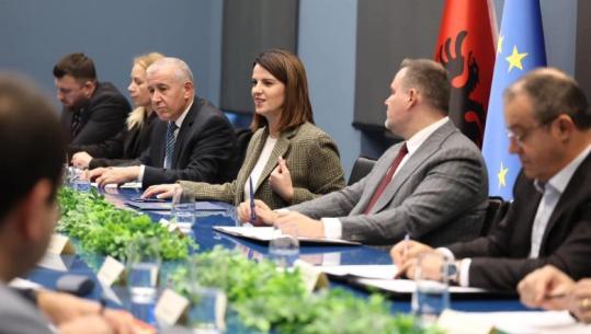 Risitë e projektligjit “Për prefektin e qarkut”: Forcohet roli në mbrojtjen e territorit, shtohet pozicioni i Prefektit Detar