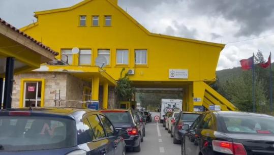 Në vigjilje të Krishtlindjes, shtohet fluksi në pikën kufitare të Kapshticës! 3 sportele në punë