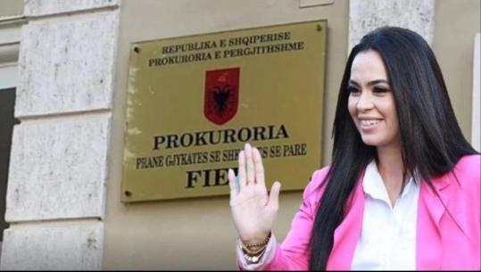 Nuk arkëtuan 442 mijë euro nga taksat e parkingut, Prokuroria e Fierit çon për gjykim ish-nënkryetaren e Bashkisë, drejtoreshën dhe sekretarin