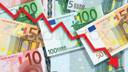 Në prag të festave të fundvitit, euro në minimumin historik! Po këmbehet me 96.4 lekë