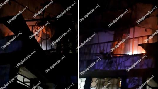 Përfshihet nga flakët një banesë në Vlorë (VIDEO)