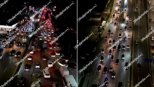 Prag Krishtlindjesh, 'paralizohet' kryeqyteti, radhë kilometrike në autostradën Tiranë–Elbasan (VIDEO)