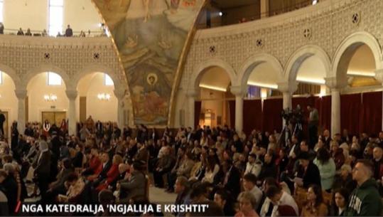 Festa e Krishtlindjes, në katedralen 'Ngjallja e Krishtit' mbahet mesha për besimtarët ortodoks