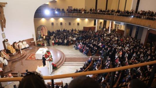 Gëzuar Krishtlindjen! Besimtarët katolikë e ortodoksë lutje e mesazhe në meshë! Dodaj: Ecim me shpresë përballë çdo zhgënjimi