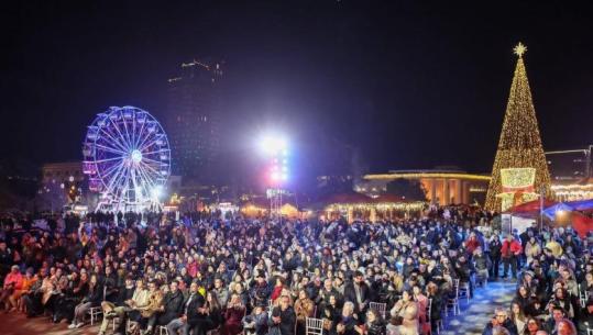 Tirana pret Krishtlindjen me koncertin “Tinguj & Fjalë” në Sheshin Skënderbej