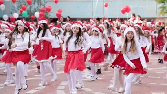 Në prag të Vitit të Ri, nxënësit e shkollës ‘Gustav Mayer’ kartolinë urimi për festa