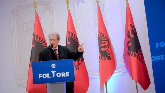 Berisha ‘merr pushimet’ dhe lë për vitin tjetër rrëzimin e qeverisë: Në 2026-ën futemi me një mision, Rama largohet vetëm me qëndresë në shesh