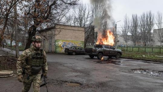Zelensky: Sulmet tregojnë se Rusia nuk do paqe! 500 dronë dhe 40 raketa të lëshuara nga Moska gjatë natës