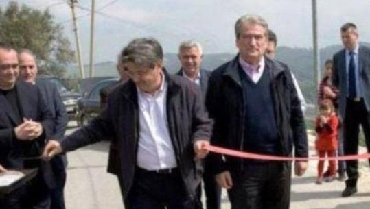 FOTOLAJM/ Akuzoi Salianjin se mbushi sallën me njerëzit e Benet Becit, dikur Berisha përuronte rrugët me kryebashkiakun