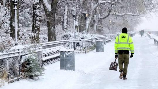 Kaos nga stuhia e dëborës në New York! Anulohen 9 mijë fluturime, shpallet gjendje e jashtëzakonshme në Nju Xhersi