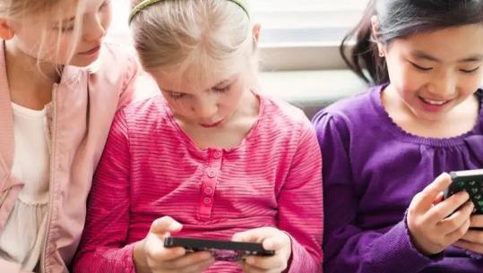 Celularët dhurata më e preferuar për fëmijët, por Gjermania bën thirrje për ndalimin e mediave sociale