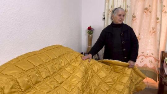 Mamushe Ibrahimi, një jetë mes pasionit me punët artizanale! 85-vjeçarja vijon ende të qepë jorganë e thur qilima në Sarandë