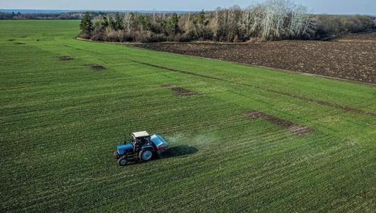 Nuk ndalet rënia e bujqësisë dhe industrisë, rritja po vjen nga sektorë të paqëndrueshëm