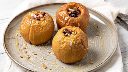 Mollë e pjekur me mjaltë nga zonja Albana