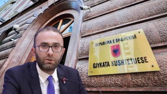 Rikthimi në detyrë i Ballukut/ ‘Një gjyqtar ndërroi mendje në fund’, Gjykata Kushtetuese përgënjeshtron Bardhin: Pretendime tërësisht të pavërteta