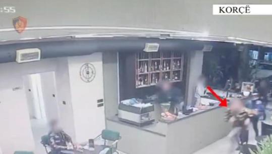 Korçë/ 31-vjeçari me precedent penal arrestohet në flagrancë me armë zjarri, në 2017 qëlloi me kallashnikov drejt një lokali nate! Tentoi t'i arratiset policisë