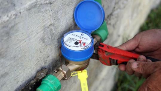 Janari nis me temperatura të ulëta, Ujësjellësi i Vlorës njofton qytetarët: Izoloni matësit me materiale kundër ngricës