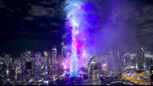 Viti i Ri 2026 mbërrin në shumë vende të botës, Evropa përgatitet për festime