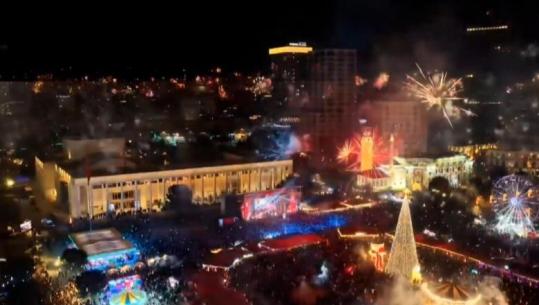 Viti i Ri 2026 troket në Shqipëri! Ndriçohet qielli i kryeqytetit nga spektakli i fishekzjarrëve