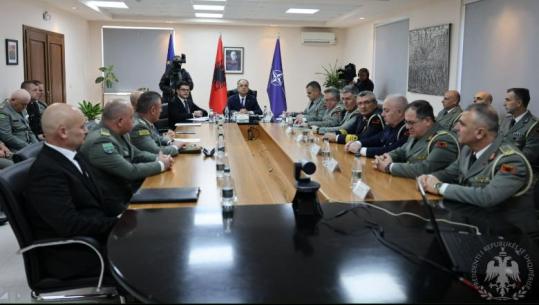 Presidenti Begaj e nis vitin e ri si kreu i Forcave të Armatosura: Krenarë për shërbimin tuaj në misionet ndërkombëtare