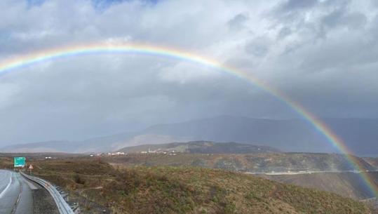 FOTOLAJM/ Pas shiut në Kukës, ylberi zbukuron Rrugën e Kombit