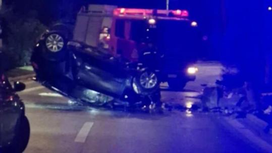 Greqi/ Humbi kontrollin e automjetit dhe u përplas me barrierat e rrugës, ndërron jetë 23-vjeçari shqiptar