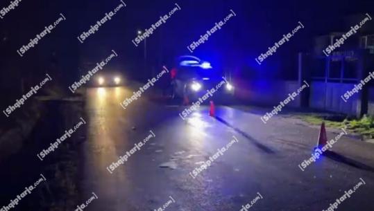 Aksident në Fier, mjeti përplas 2 këmbësorë, çifti i bashkëshortëve dërgohet në spital 