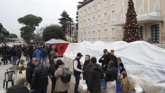 Roland Lami: Kur çadra bëhet skenë, jo strategji politike