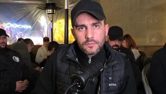 Pas përplasjeve me Policinë, Lapaj rikthehet te Kryeministria, rregullon sërish çadrën: Njerëzit janë 'marrosur' pas meje, do vinin të flinin këtu 