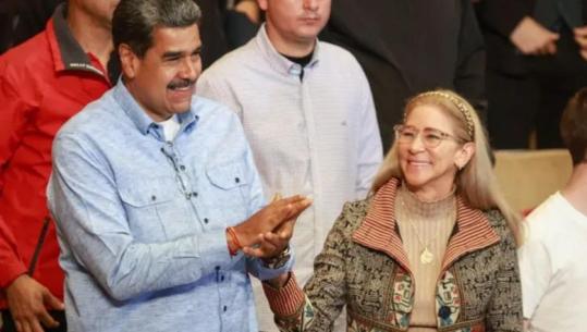 Kërcente salsa me Maduro dhe ishte arkitektja e tij politike, “Luftëtarja e Parë” e Venezuelës krah presidentit edhe në gjykatë