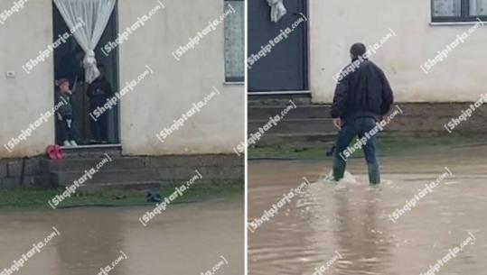 Përmbytet Kurbini, disa hektarë tokë bujqësore nën ujë! Ndërpritet mësimi në fshatin Fushë Mamurras (VIDEO)