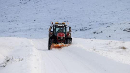 Mbretëria e Bashkuar përjeton natën më të ftohtë të dimrit, temperatura disa gradë nën zero dhe reshje të dendura bore