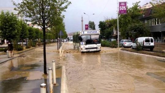 Moti i keq prek edhe Kosovën, përmbytje në Prishtinë e qytetet kryesore të vendit! Ndërpritet furnizimi me ujë në disa zona